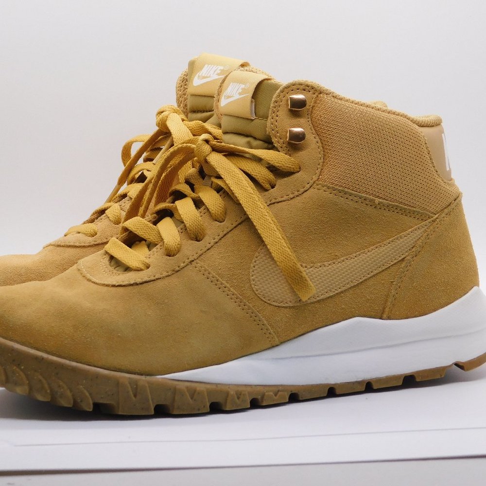 Nike Men's Hoodland Suede Size 8.5